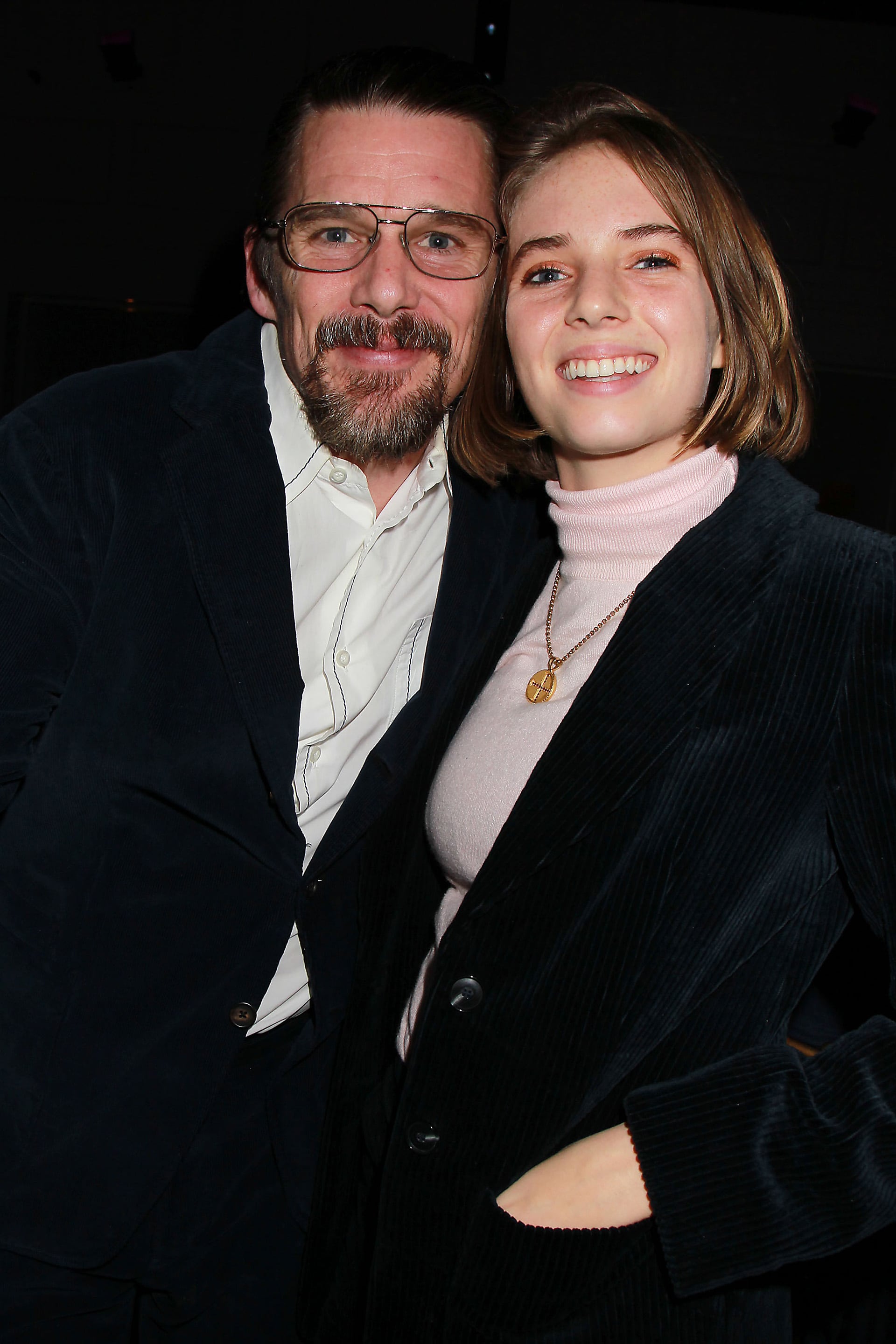 Maya Hawke sigue los pasos de su padre, Ethan Hawke, consolidando juntos una relación única en el mundo del cine (Dave Allocca/Starpix/Shutterstock)