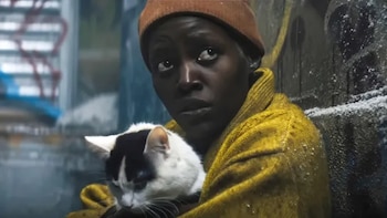 Lupita Nyong’o afirmó que su papel en 'A Quiet Place: Day One' le ayudó a sobrellevar la muerte de Chadwick Boseman. (Captura de video)