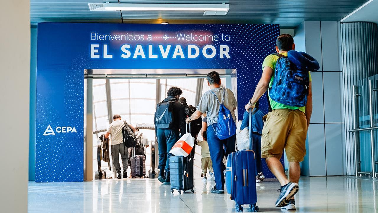 La modernización del Aeropuerto Internacional de El Salvador ha facilitado el flujo de turistas internacionales. (Foto cortesía CEPA).