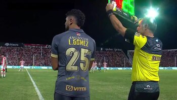 Insólito: no encontraba su camiseta,