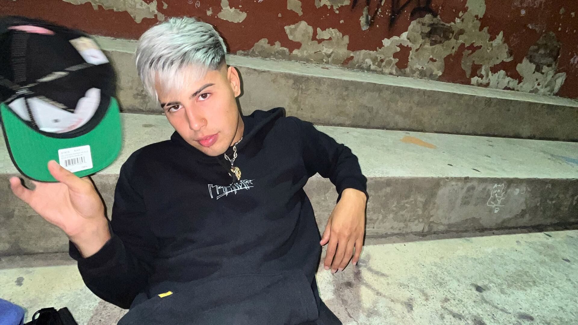 El joven recibió piñas y patadas en la cabeza