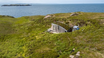 La isla privada y aislada que se vende con cabaña incluida por 405.000 euros y forma parte de un geoparque de la Unesco