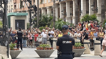 Sánchez y Marlaska son recibidos con abucheos y gritos de “dimisión” durante su visita a Ceuta