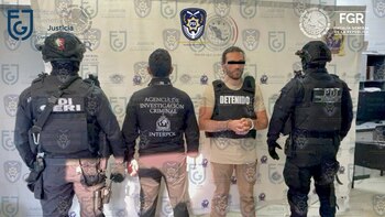 El hombre salió del país