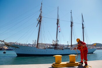 El buque escuela de la Armada española Juan Sebastián Elcano. EFE/ Francisco Guasco/ Archivo