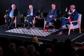 Luis Alberto Lacalle, Julio María Sanguinetti y Yamandú Orsi en evento del semanario Búsqueda (Presidencia)