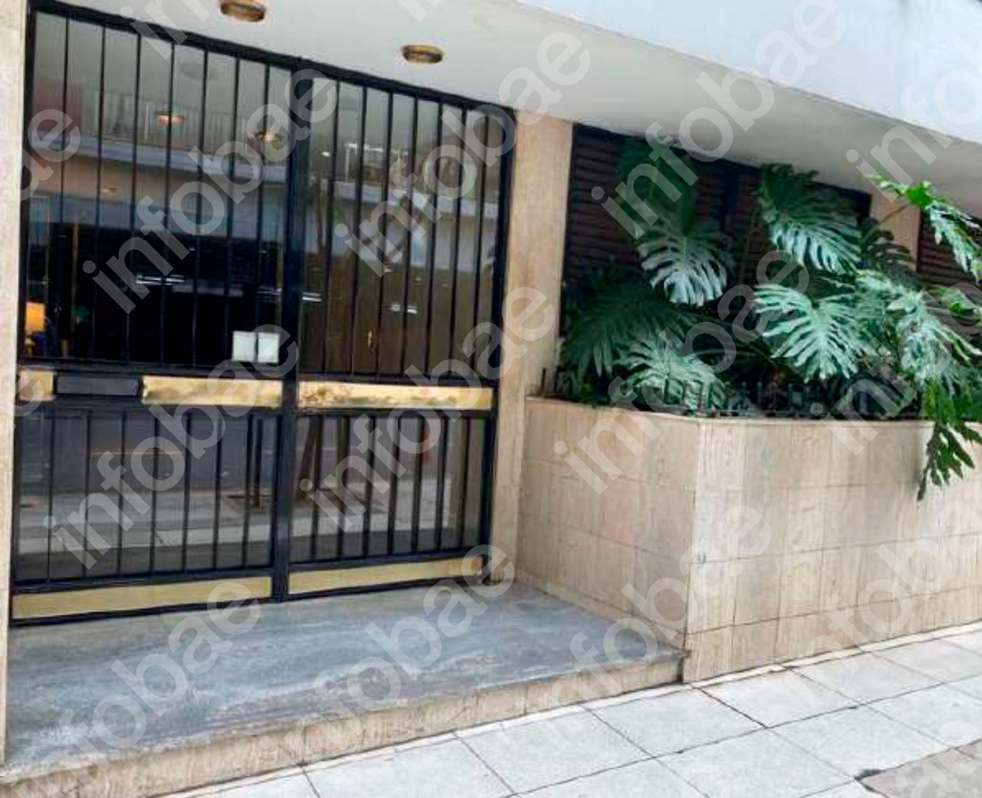Un informe de la Defensoría del Pueblo de la Ciudad de Buenos Aires constató que la entrada principal tenía un escalón de 15 centímetros y carecía de rampa o sistema alternativo de elevación. (Poder Judicial)