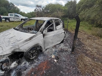 El vehículo fue hallado completamente incendiado en la zona de Potrero Barrero, cerca del aeropuerto de Posadas (Gentileza)