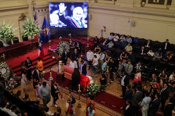 El féretro ingresó al Salón