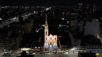 La visita de León XIV y el plan de la ciudad de Buenos Aires para iluminar 37 iglesias y basílicas