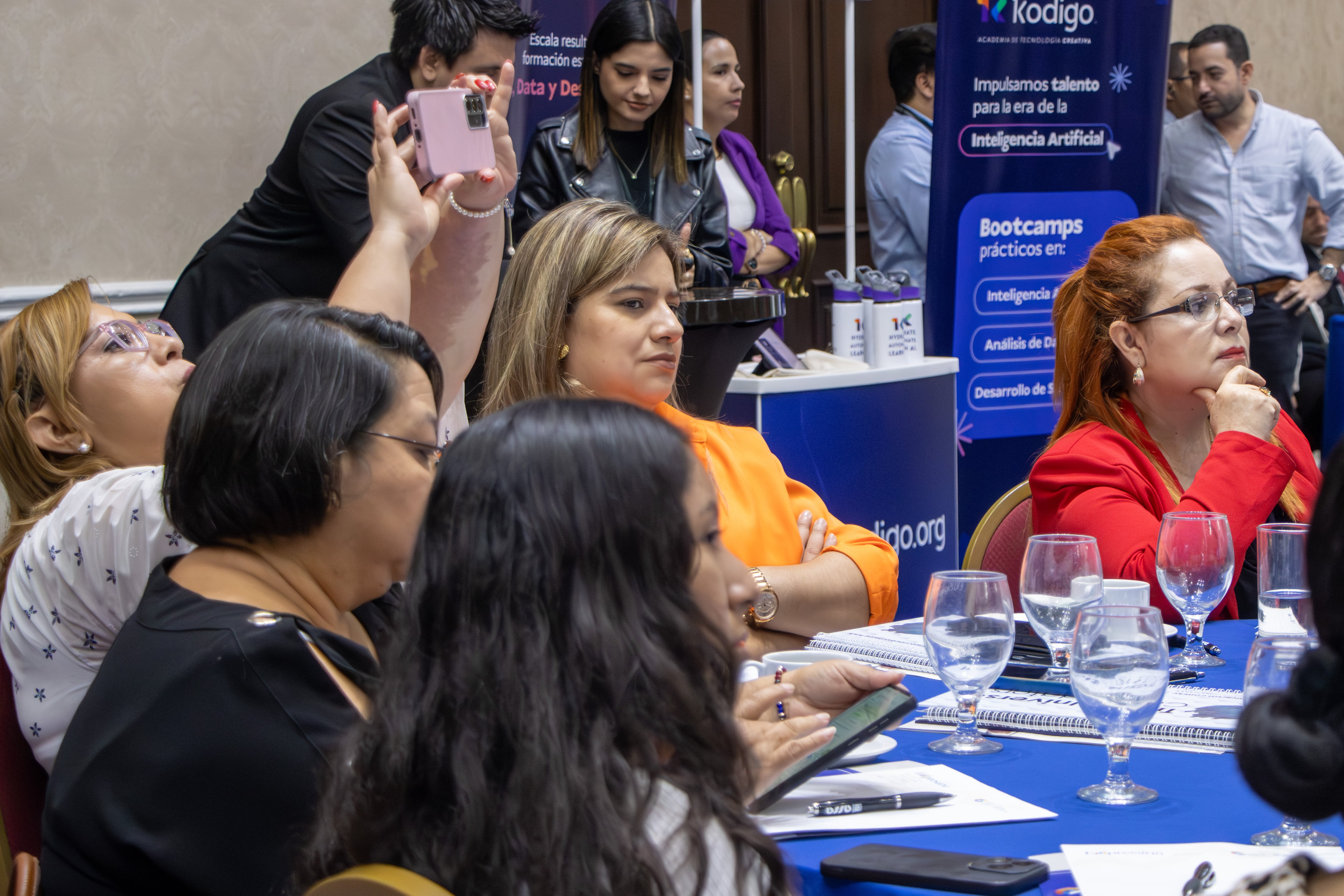 El evento del 16 de junio buscó que las empresas optimicen procesos, incrementen la productividad y fortalezcan la toma de decisiones con inteligencia artificial. (Cortesía: Cámara de Comercio)