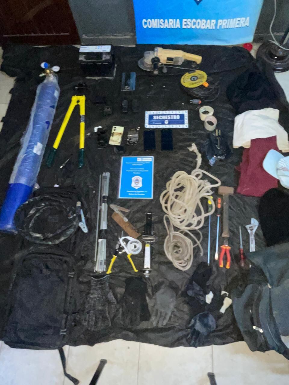 Los elementos con los que los delincuentes iban a cometer el robo boquetero