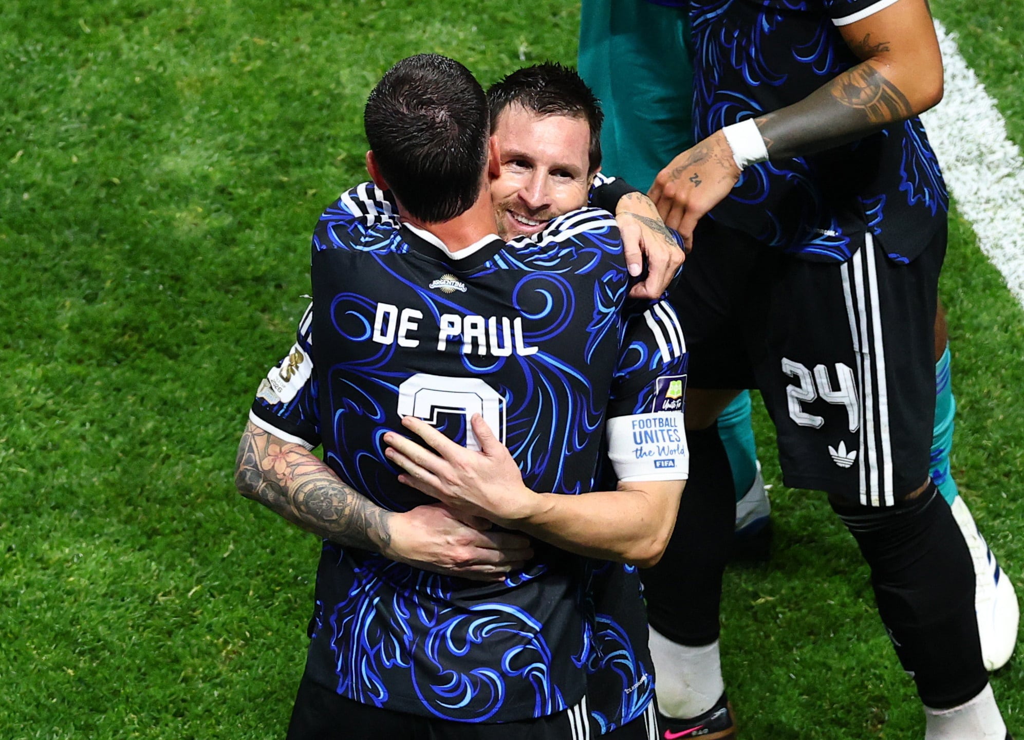 Rodrigo De Paul le escribió un emotivo mensaje a Messi (Reuters)