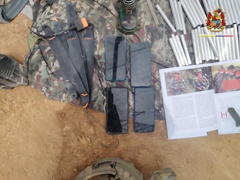 La intervención militar, apoyada por la Fuerza Aeroespacial Colombiana y la Policía, neutralizó seis estructuras ocultas entre la vegetación - crédito @COL_EJERCITO / X