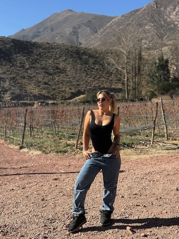 Jean y body negro fue