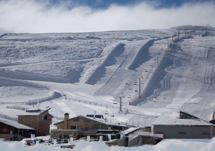 Estación de esquí Sierra de Béjar – La Covatilla, en Salamanca (Web de la estación).