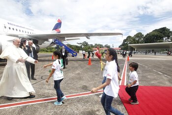 PUERTO MALDONADO PERÚ - ENERO 19. Papa Francisco llega al Aeropuerto de Puerto Maldonado. Foto ANDINA/Carolina Urra.