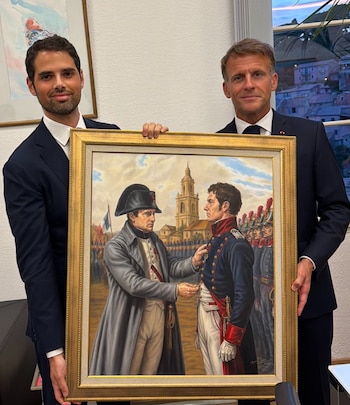 El embajador Sielecki y el presidente Macron, en un encuentro en el marco de la conmemoración de José de San Martín
