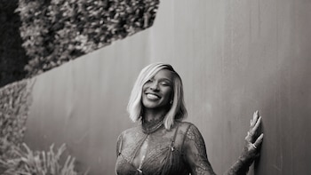 Savannah James deja la banca