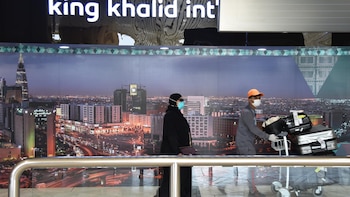 Varios heridos en un nuevo ataque de los hutíes contra el aeropuerto de Riad