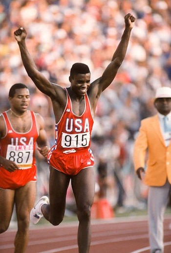 Carl Lewis popularizou o desfile