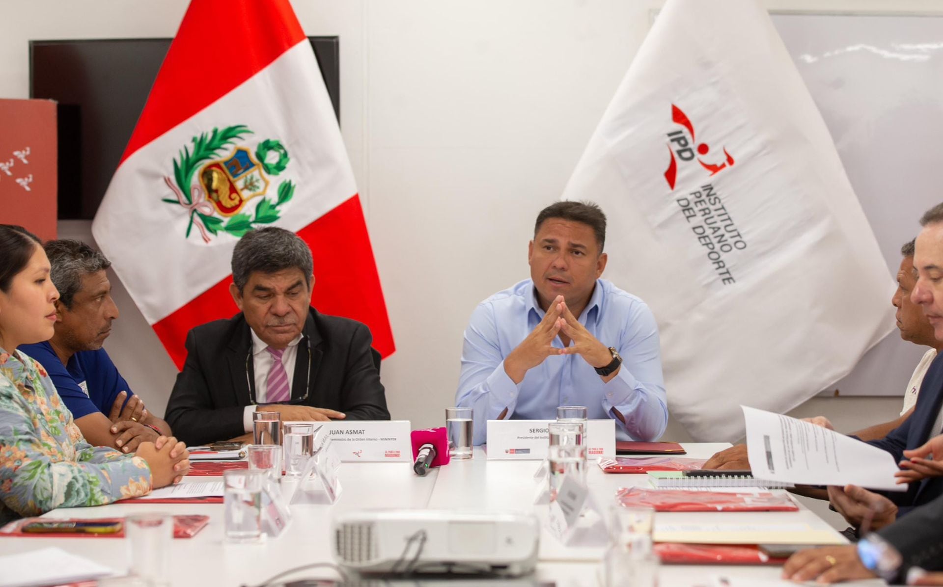 ras la clausura por problemas durante recientes conciertos, el presidente del Instituto Peruano del Deporte anunció que ya se están haciendo todos los trámites para devolverle el estadio al fútbol lo antes posible (IPD)