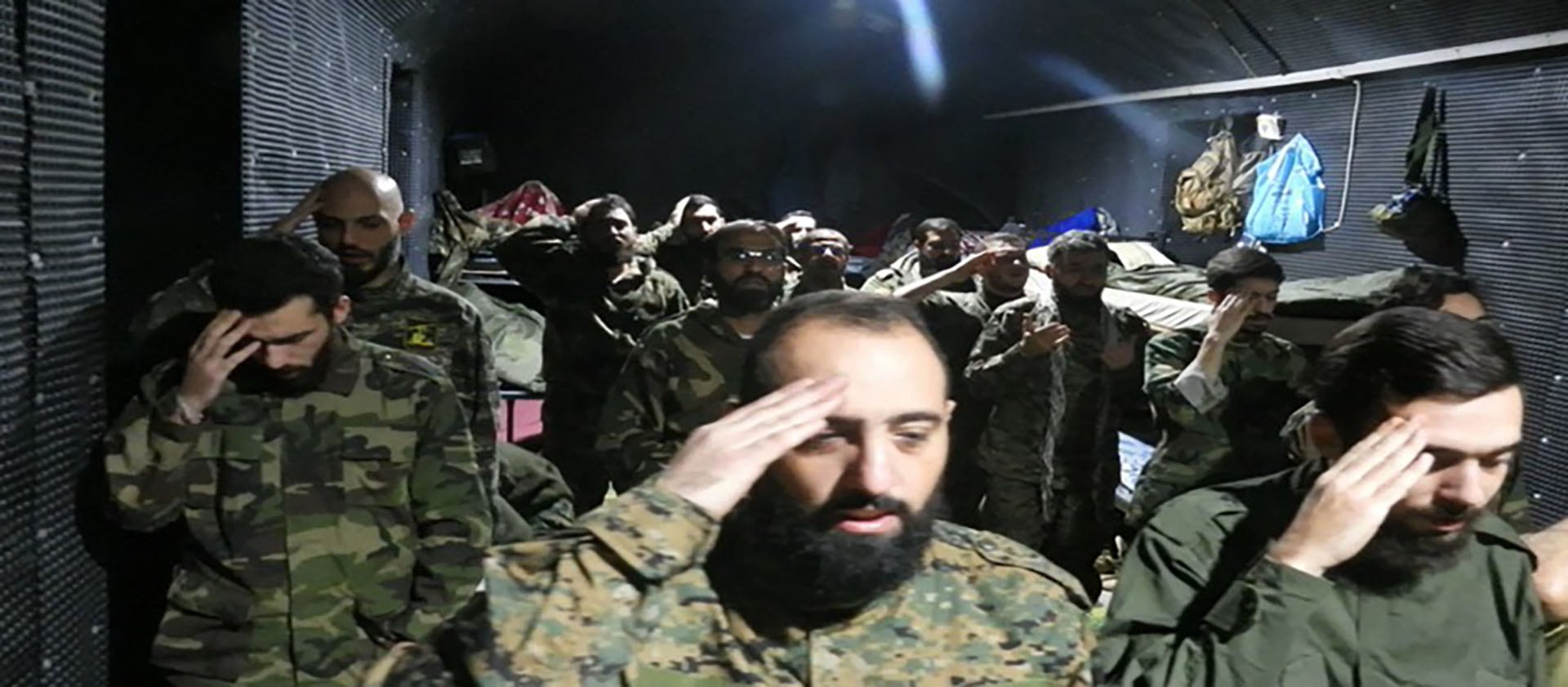 Miembros de Hezbollah forman en uno de los túneles (IDF)