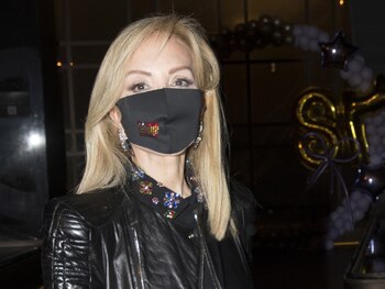 08/03/2021 Carmen Lomana, de cena