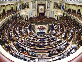 Diputados en una sesión plenaria