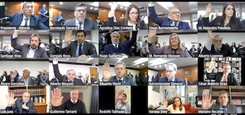 La reunión de plenario se desarrolló de forma híbrida, con algunos asistentes presenciales y otros por Zoom.