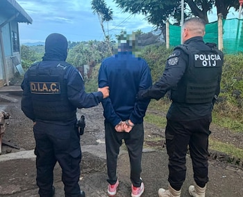 Nueve hombres fueron detenidos durante los operativos realizados este martes en viviendas de Grecia, Tacares, San Juan y otros sectores. Crédito: OIJ