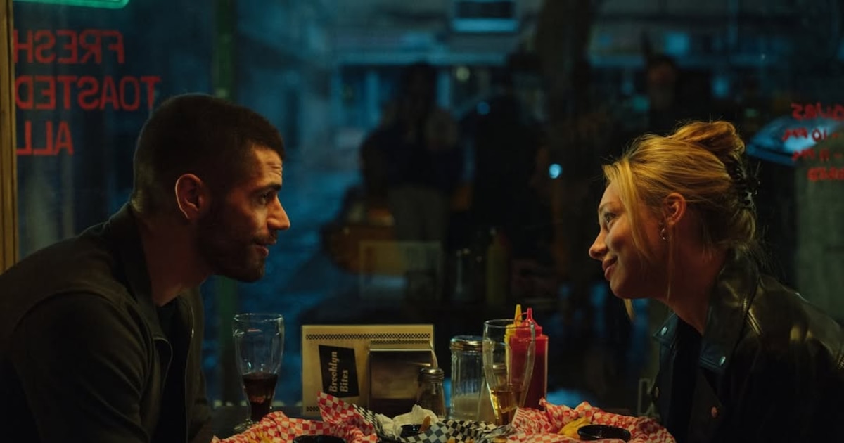 Finale explained by 'Facades: Ivory', the film starring Ester Exposio that adapts a Mercedes Ron's best seller: who is Sebastian really?
