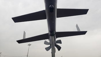 Un ataque de los rebeldes hutíes obligó a suspender los vuelos en un aeropuerto saudí cerca de Yemen