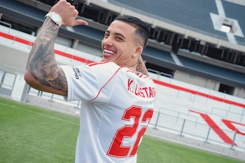 El colombiano se suma a la lista predilecta de futbolistas colombianos que jugaron en uno de los conjuntos más grandes de Argentina - crédito @RiverPlate / X