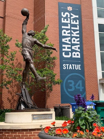 La estatua de Charles Barkly en Auburn