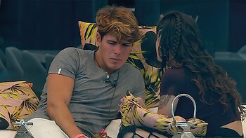 Marcos y Valen debaten qué