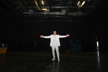 O ator Julián Gil pensa