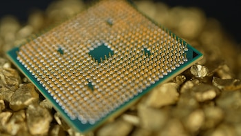 Cada vez adquieren mayor relevancia las cadenas de suministro que sostienen el ecosistema tecnológico: desde la disponibilidad de chips y minerales críticos hasta la infraestructura de procesamiento (Imagen: Shutterstock)