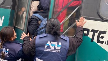 Personal de la institución apoyan