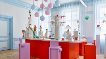 Entre instalaciones inmersivas, colaboraciones transnacionales