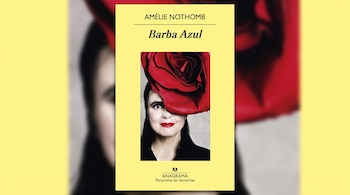 Portada del libro Barba Azul de Amélie Nothomb con fondo amarillo y una fotografía central de una mujer con sombrero de flor roja.