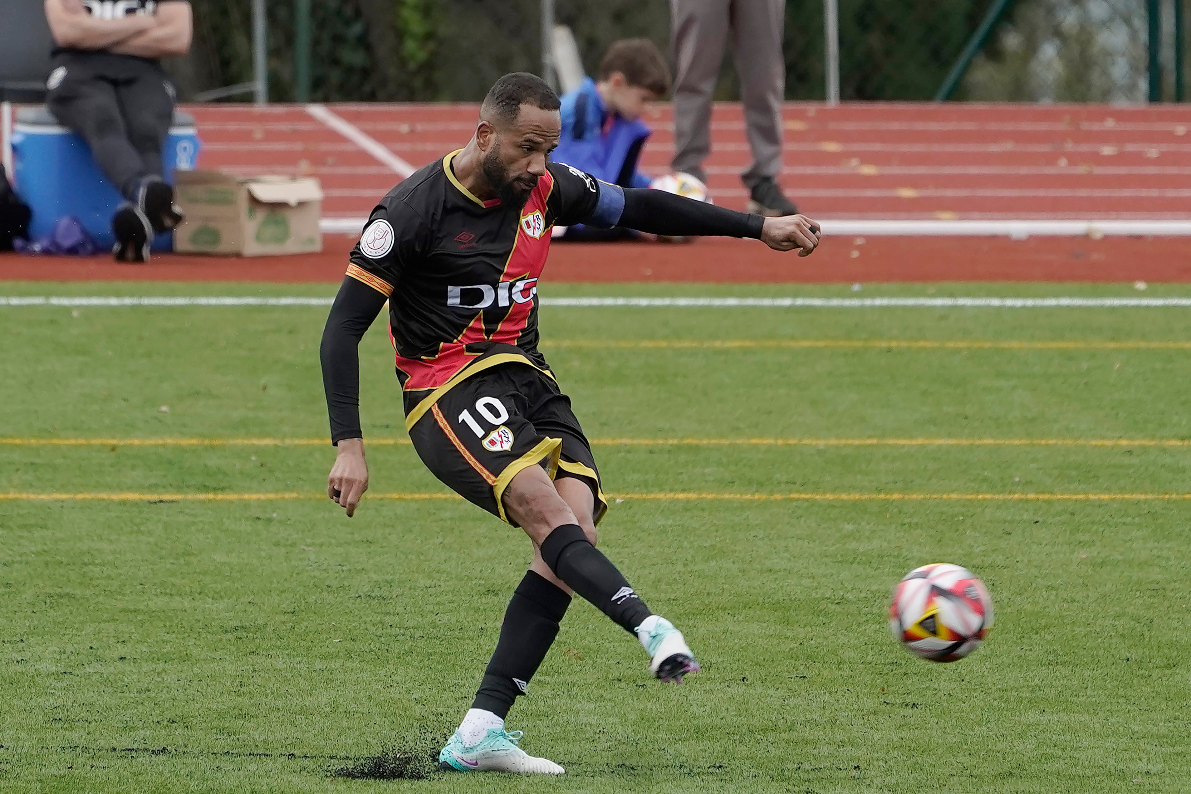 Foto de Tiago Bebé en el Rayo Vallecano. (EFE/ Paco Paredes)