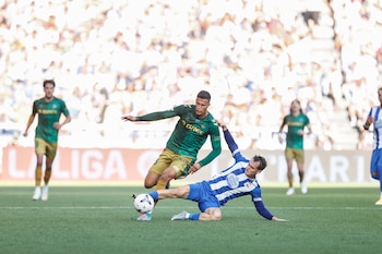 En su primera temporada con Real Betis, Nelson Deossa jugó 33 partidos oficiales con una asistencia - crédito Cabalar/EFE