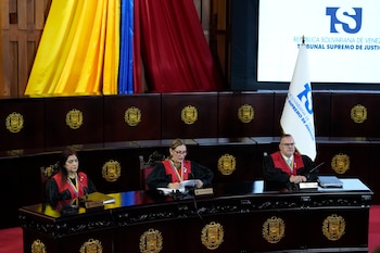 La presidenta de la Corte Suprema, Caryslia Rodríguez, habla en el tribunal que está realizando una auditoría de los resultados controvertidos de las elecciones presidenciales en Caracas, Venezuela, el jueves 22 de agosto de 2024
(AP Foto/Ariana Cubillos)