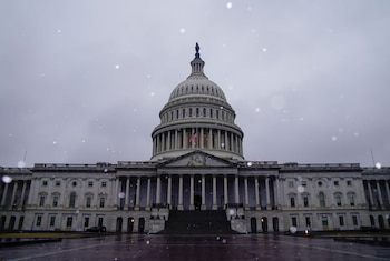 Nieve cae en el Capitolio