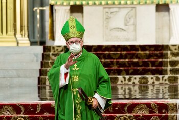 El cardenal Dolan celebra misa