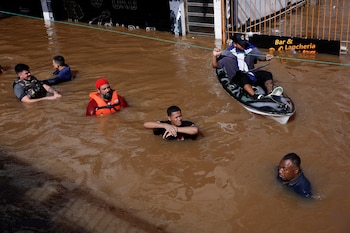 Según el último balance divulgado este domingo a mediodía, 76 personas han muerto debido a las inundaciones en el sur de Brasil, seis decesos están en investigación, y hay 103 desaparecidos (REUTERS/Amanda Perobelli)