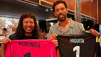 René Higuita y Vozinha se robaron el foco fuera de la final del Mundial 2026 con un intercambio de camisetas que se hizo viral