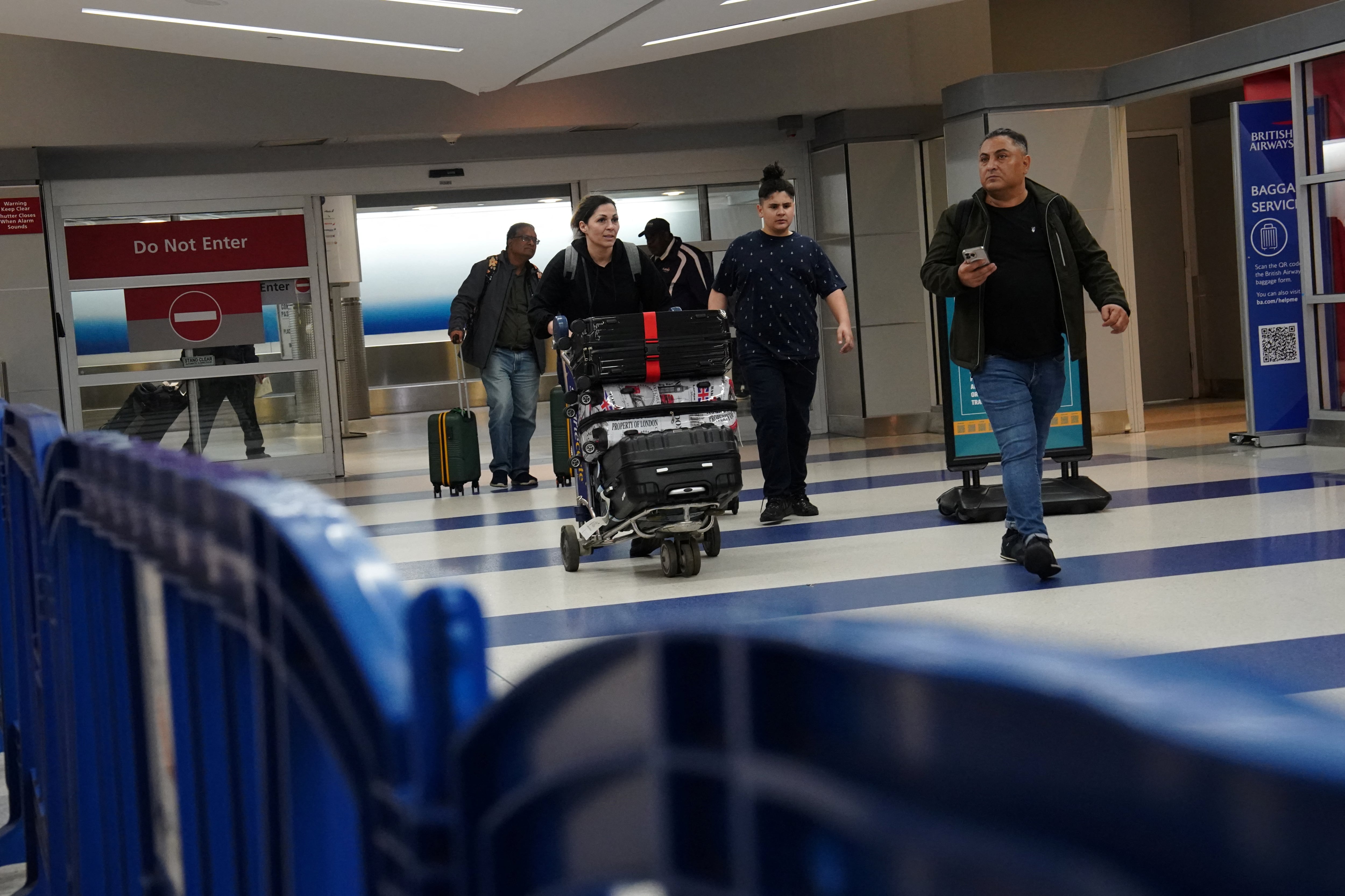 Desconocer la diferencia entre visa y permiso I-94 puede causar presencia ilegal y sanciones migratorias. (REUTERS/Bing Guan)