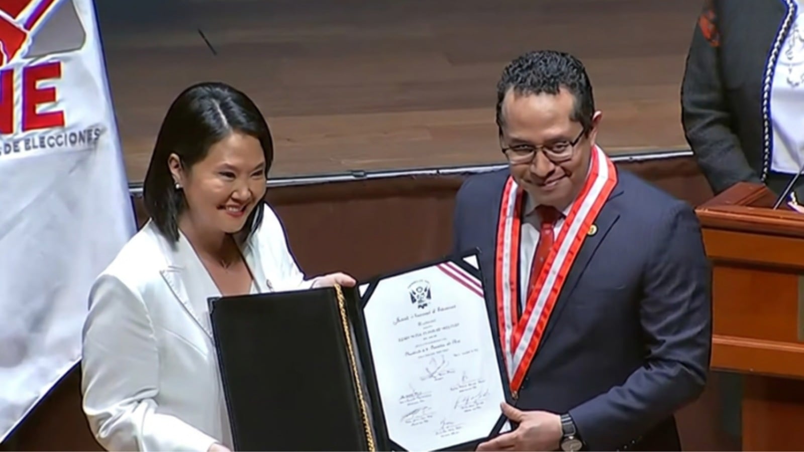 Keiko Fujimori recibe las credenciales como presidenta constitucional de la República del JNE para el periodo 2026-2031